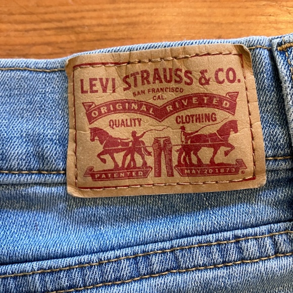 Levi's 314 Shaping Straight Women's Jeans - Picture 5 of 7